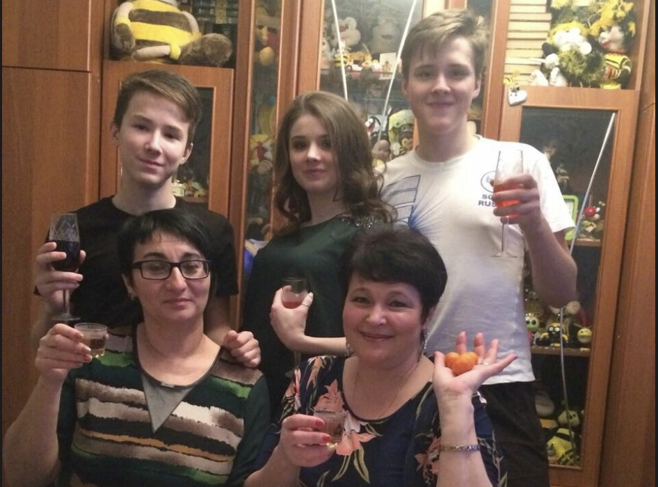 – Ось спеціально для вас пісний вінегретик, ще картопелька буде! – Свекруха дивилась на мене квадратними очима. Вона вже хотіла набирати олів’є, а тут я так її присоромила, ще й в присутності усіх гостей. Наступного дня вона подзвонила розлючена.