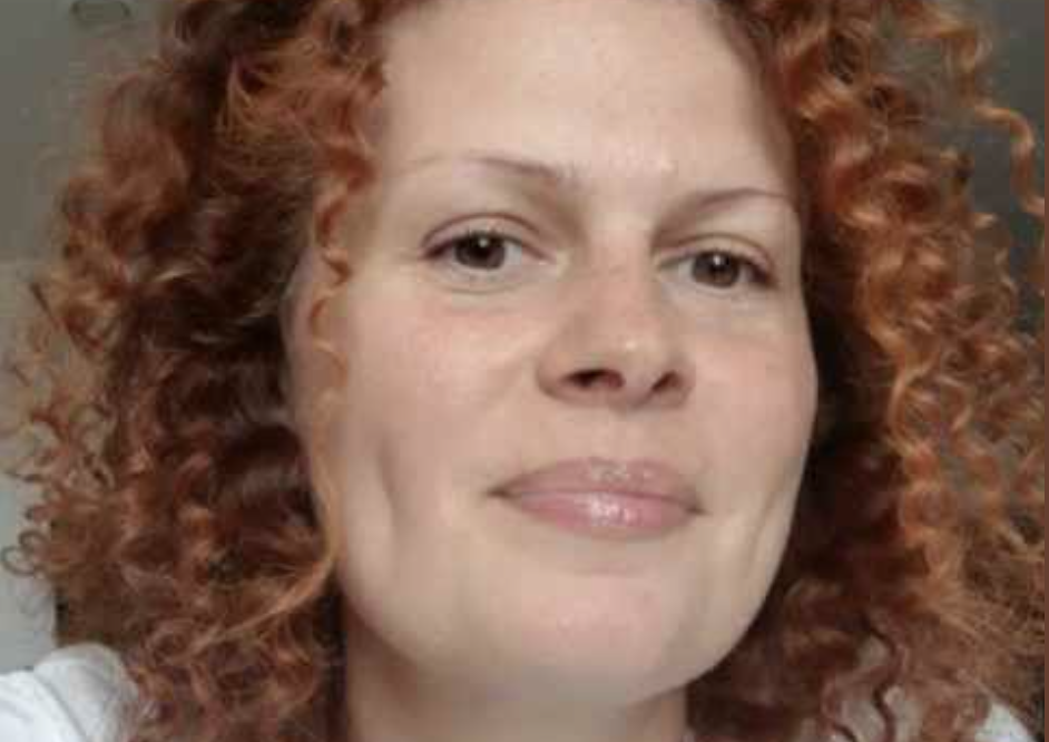 — Як ти могла?! – Ігор влетів на кухню з перекошеним від гніву обличчям. Наталя в цей час смажила сирники. Крик сина застав її зненацька. Вона злякано обернулася, побачила палаючі ненавистю очі, стиснуті кулаки і, завмираючи від внутрішнього страху, запитала: — Щось сталося, синку? Чому ти на мене кричиш? — Ти брехала мені все життя! Тепер я знаю правду! — Не розумію, про що ти, – Наталя намагалася зберігати спокій хоча б зовнішній, – може, поясниш?