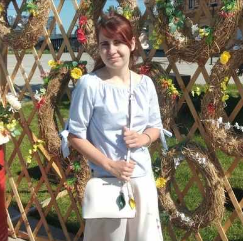 – Я буду твоїм захисником, який буде тебе оберігати. Хіба ти не хочеш мати свого особистого захисника? – Хочу! – майже викрикнув хлопчик і ще міцніше обійняв Ніну за шию. Всю решту дня вони провели разом. Дмитрик (як називав його весь персонал) вперше за весь час перебування поїв, як слід, і навіть попросив добавки. Перед сном Ніна розповіла йому казку, і малюк, нарешті, міцно заснув.