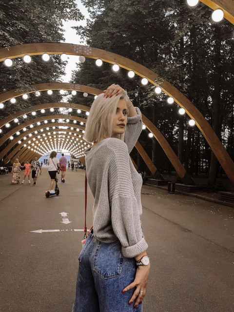 Так що, лови момент. Повеселіться від душі. Мати її каже, що свято буде з великим розмахом, все-таки, тридцять років буває в житті раз. Вони зняли будинок за містом. – Мамо, неприємно це все. Я ж несу відповідальність за Свєтку, тепер вона моя дружина. Я вже взагалі пошкодував, що зустрівся з Кірою після її приїзду.