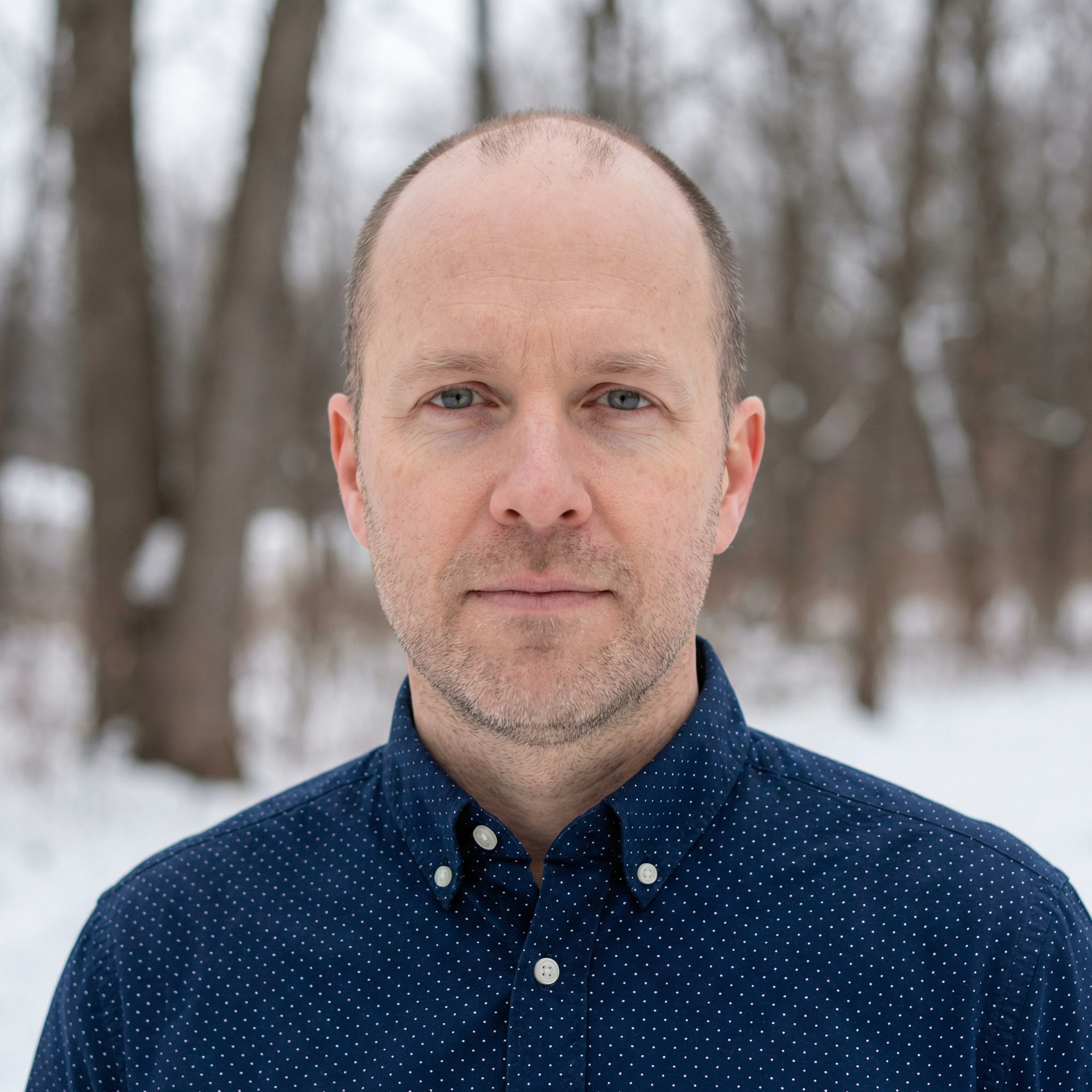 «Таке навіть собакам не дають»: залицяльник (46 років) висміяв мій святковий стіл перед гостями. Я не стала терпіти й виставила його валізу