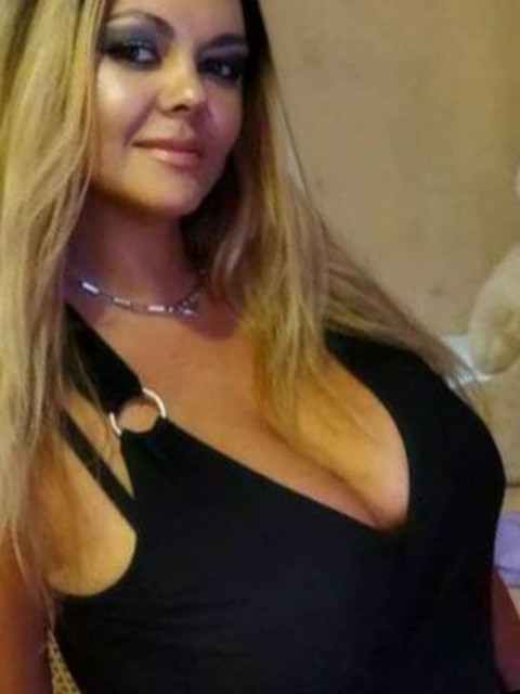 – А чого, нормальний стіл, – одразу знизала я плечима. – Мені навіть здається, на столі могло б стояти ще, щось, таке… Таке собі… Зараз я подумаю… – Яке таке? – насторожилася свекруха.