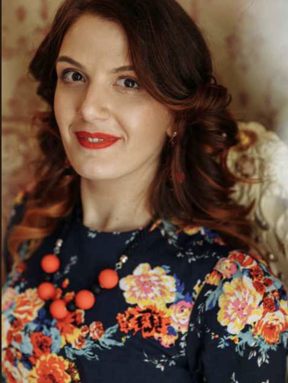 Петро, чому ти так з нею поводишся? Що вона тобі зробила? Невже не можна хоча б іноді нормально ставитися до дитини. Хвалити, наприклад? — А за що її хвалити? Чим вона це заслужила? Я ось ріс, мене ніхто не хвалив. І нічого, виріс нормальною людиною! Останнє твердження Марія готова була б оскаржити, але зараз їй не хотілося знову скочуватися до скандалу.