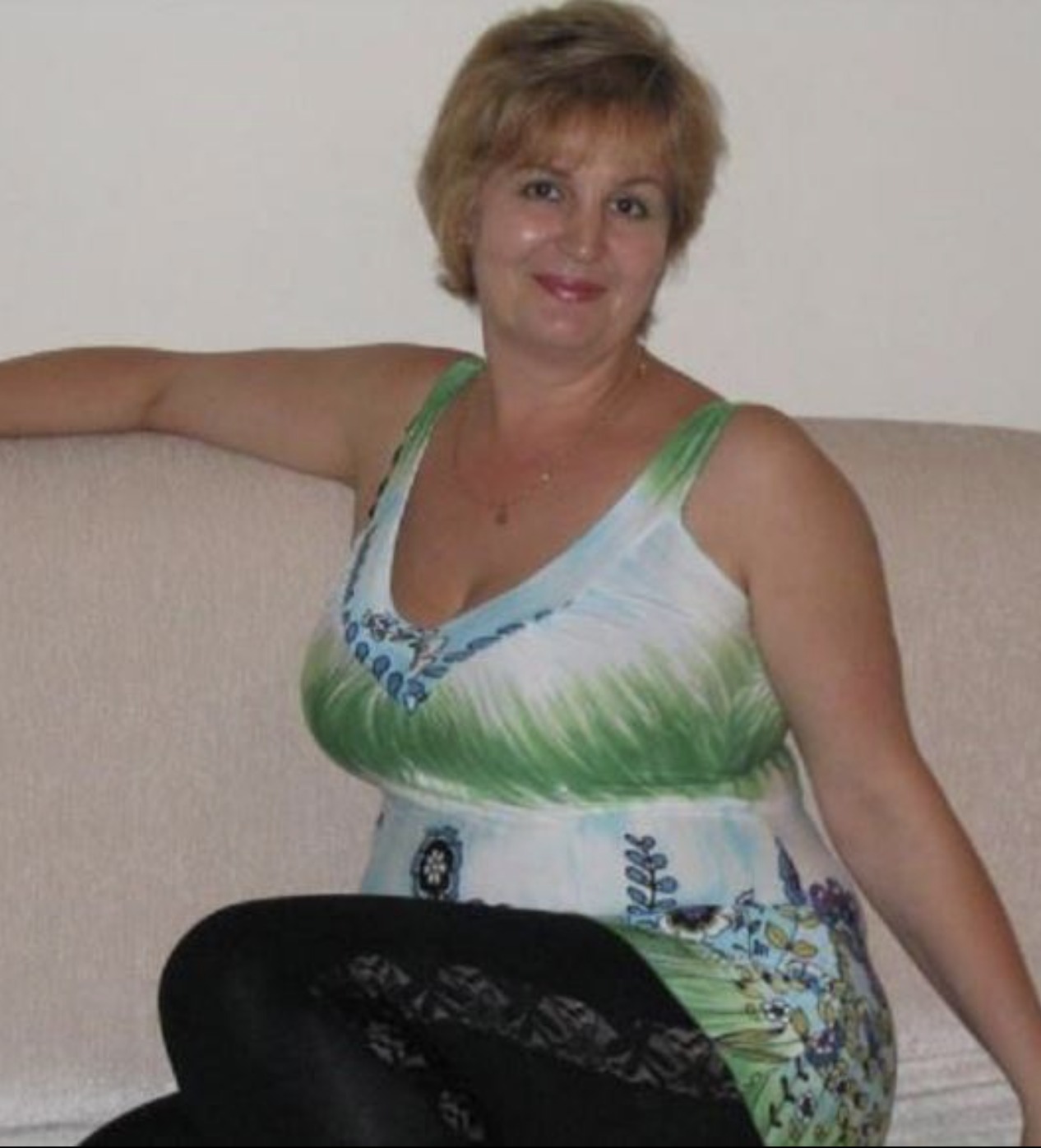 Мені 53 роки, я доросла, досвідчена жінка. Я прожила в шлюбі 26 років, але зрештою розлучилася, тому що зрозуміла, що заслуговую на краще. Я дочекалася, поки син поїде вчитися, і одразу пішла від чоловіка.