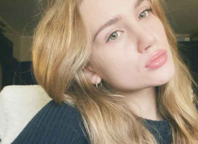 Кирило все більше занурювався в роботу — іноді до пізньої ночі. Він намагався, щоб кредит виплачувався якомога швидше. Крім того, він хотів, щоб Яна ні про що не турбувалася і щоб донька з’явилася на світ у будинку, де все було готове до її появи.