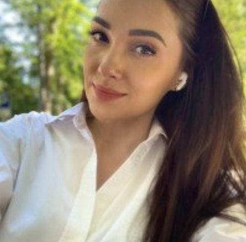— Павле, я вирішила, — сказала Яна чоловікові, коли той повернувся з роботи. — Продаю бабусину квартиру й купую дім.Павло підняв брови й відклав телефон.